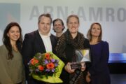 ABN AMRO winnaar Kristalprijs 2022 met thema mensenrechten